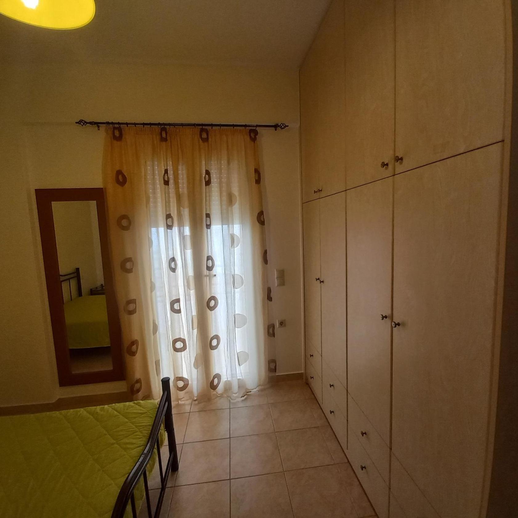 Central Rooms Makry Gialos  Exterior photo