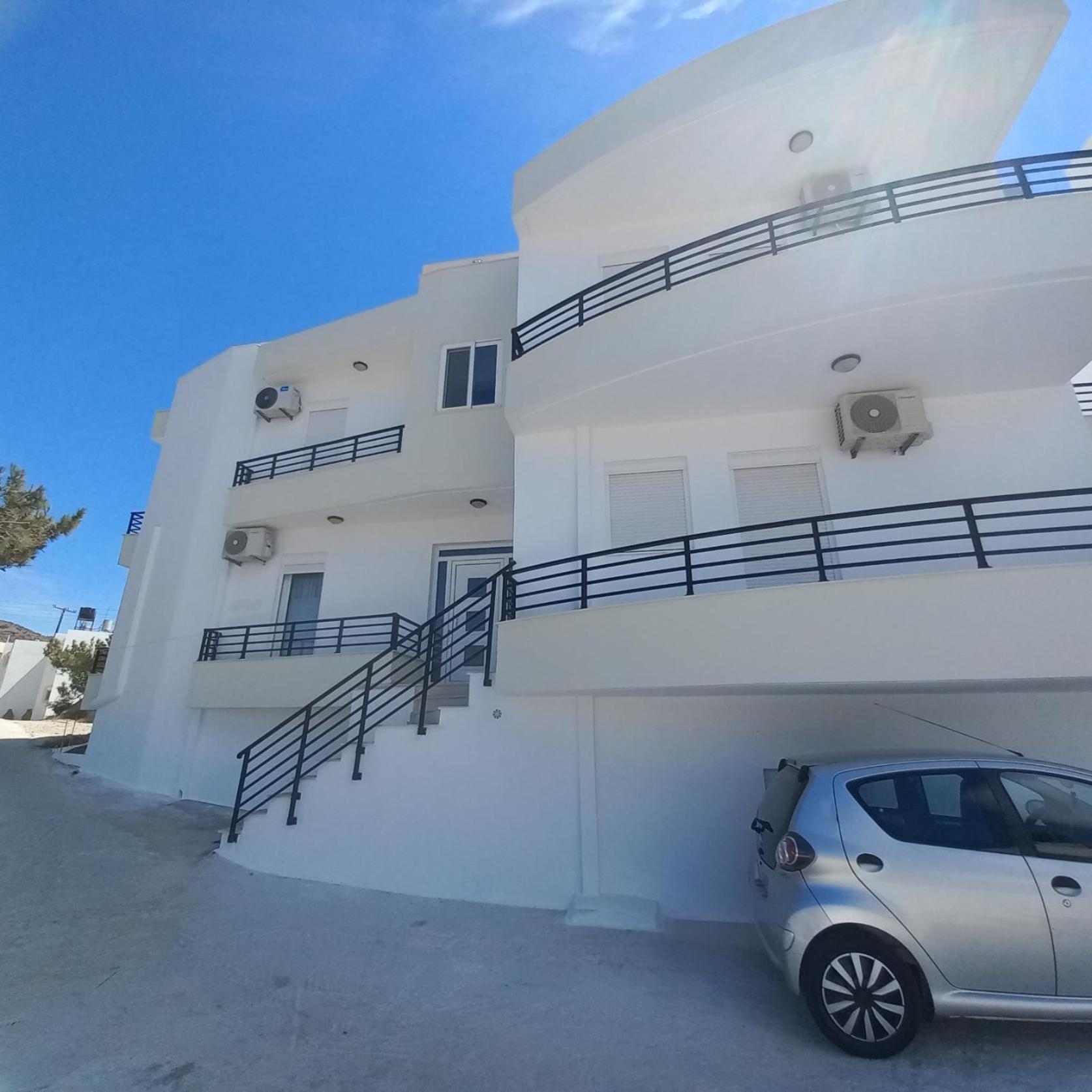 Central Rooms Makry Gialos  Exterior photo