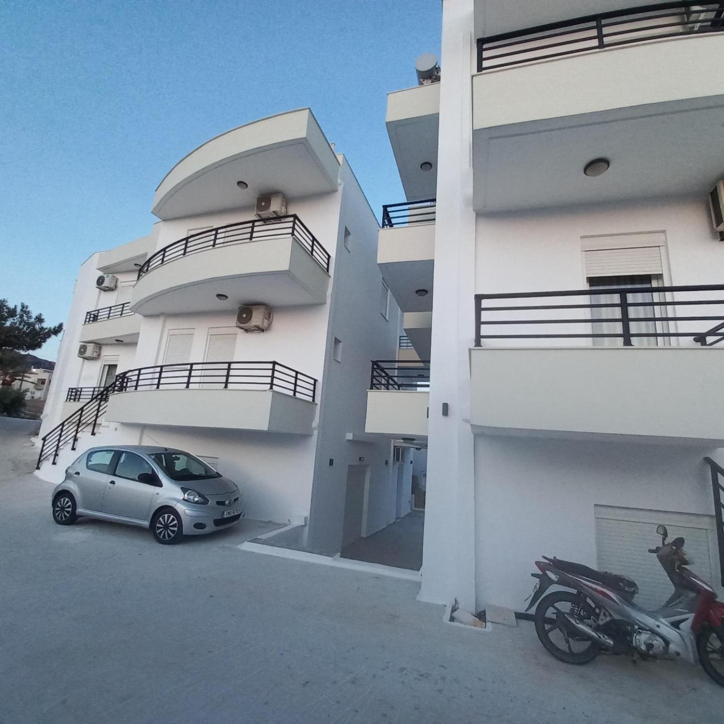 Central Rooms Makry Gialos  Exterior photo