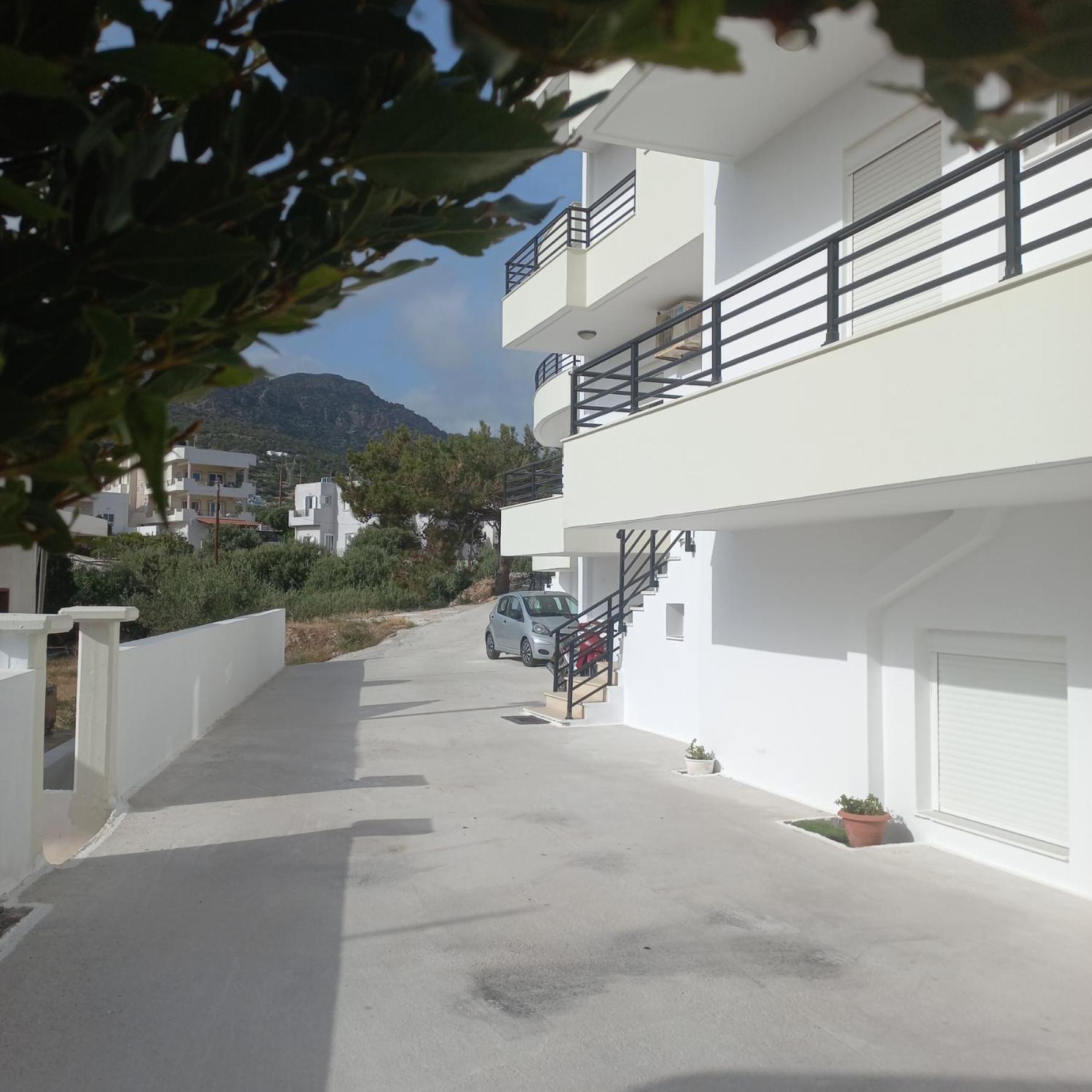 Central Rooms Makry Gialos  Exterior photo