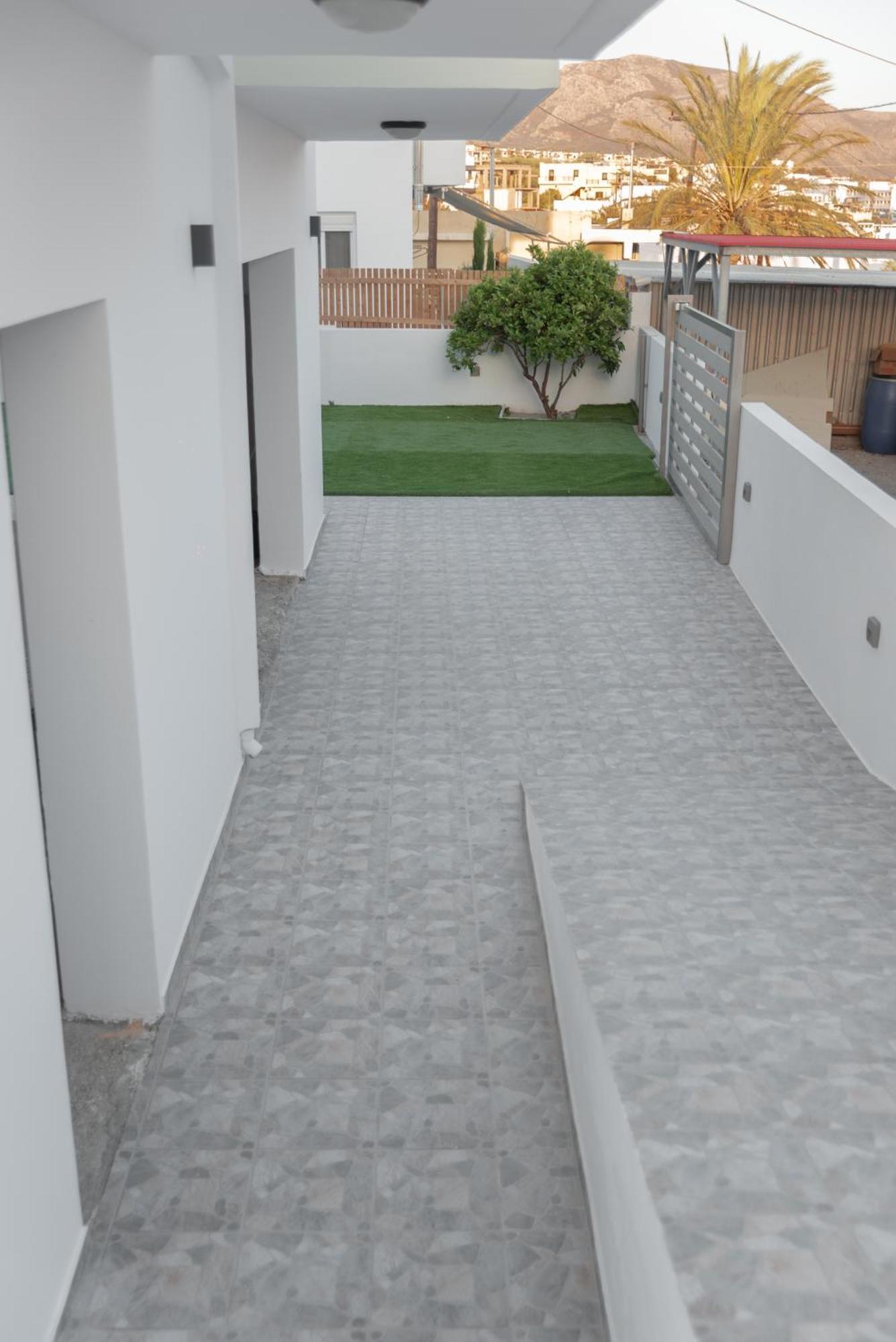 Central Rooms Makry Gialos  Exterior photo