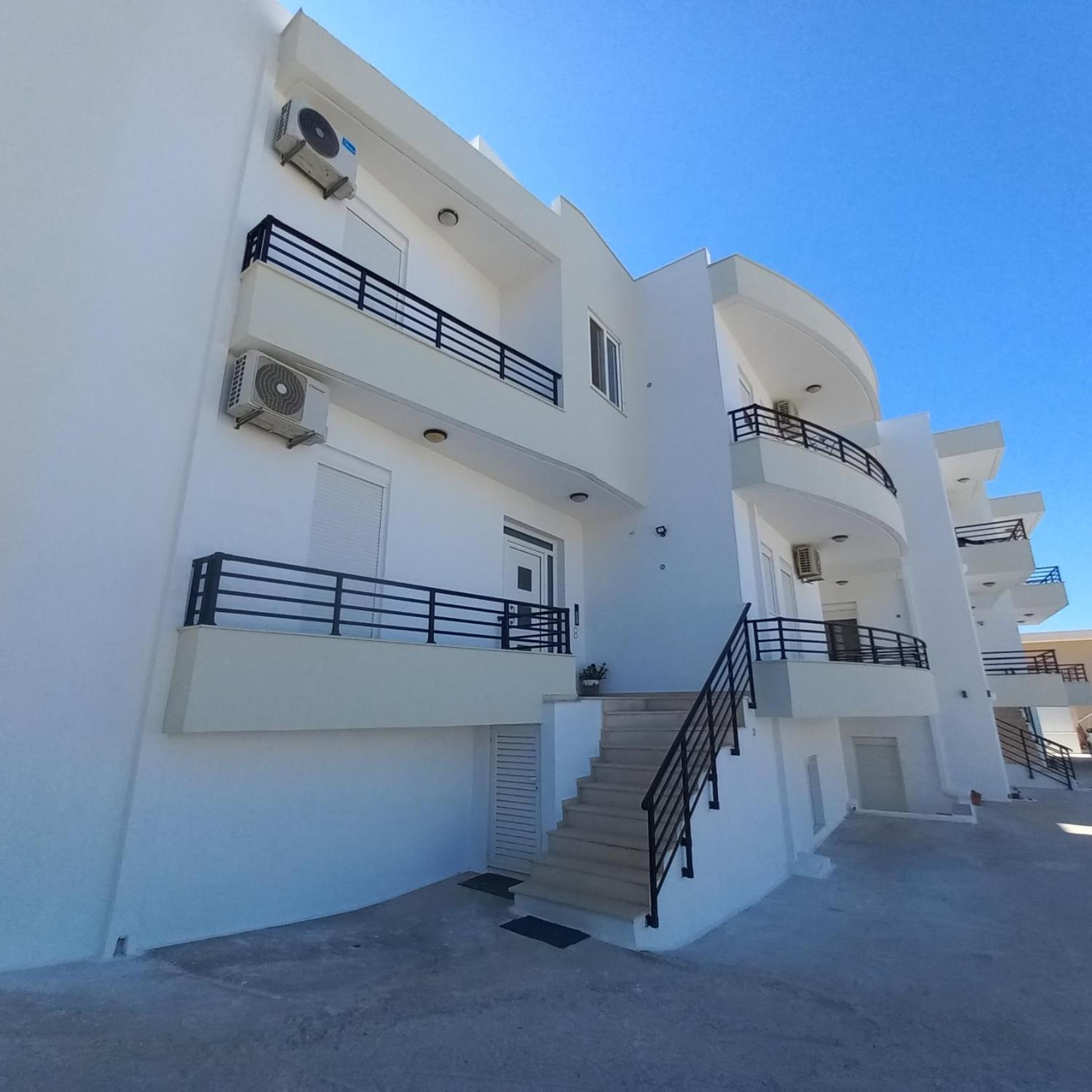 Central Rooms Makry Gialos  Exterior photo